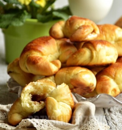 Rogaliki_z_kremem_czekoladowym_i_waniliowym